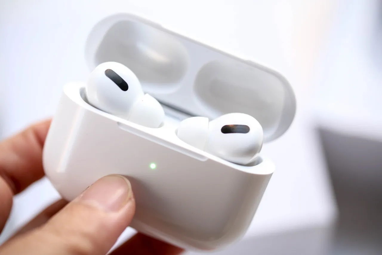 Apple AirPods Pro সাদা স্টেমলেস চকচকে TWS ইয়ারবাডস 13