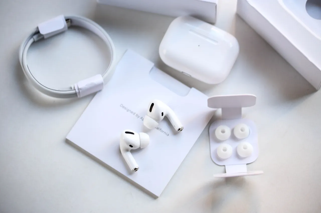 Apple AirPods Pro সাদা স্টেমলেস চকচকে TWS ইয়ারবাডস 15