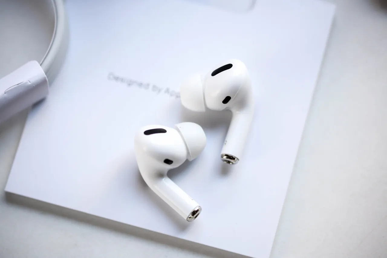 Apple AirPods Pro সাদা স্টেমলেস চকচকে TWS ইয়ারবাডস 17