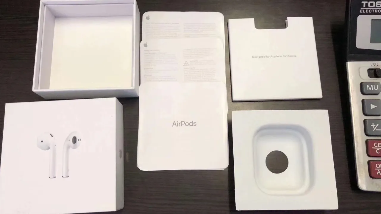Apple 白色紧凑茎式光泽塑料盒TWS耳机 3