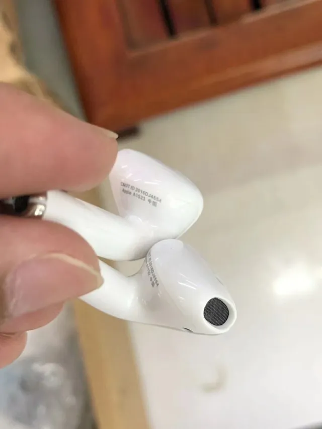 Apple 白色紧凑茎式光泽塑料盒TWS耳机 10