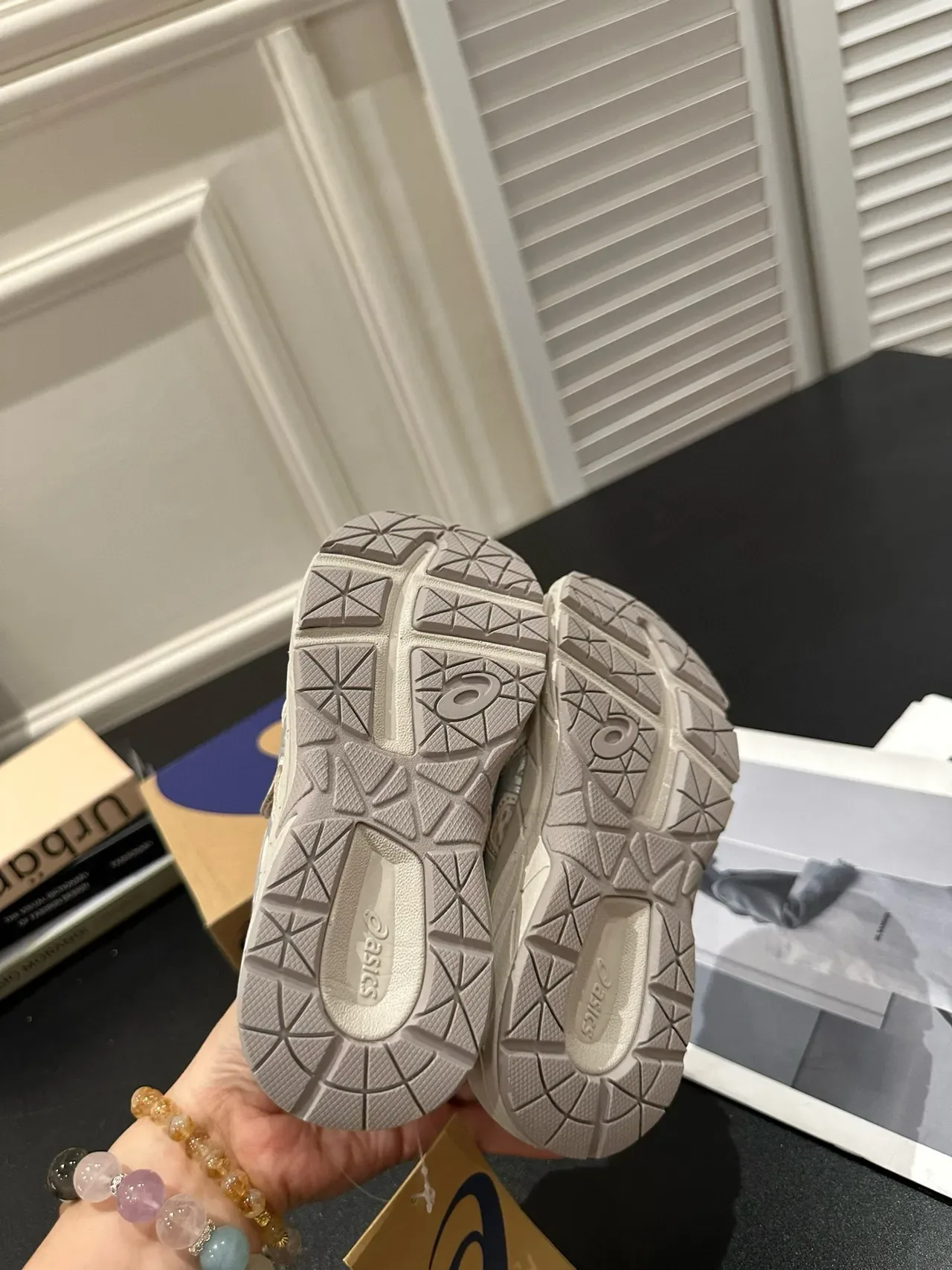 ASICS Beige Gray Cinto Duplo de Velcro, malha e sintético, tênis lifestyle 7