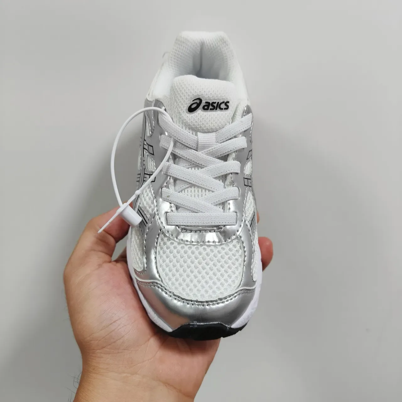 ASICS 黑色蓝色低帮网面和合成鞋面生活方式运动鞋 19