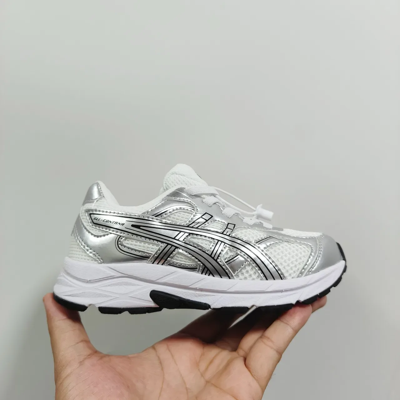 ASICS 黑色蓝色低帮网面和合成鞋面生活方式运动鞋 20