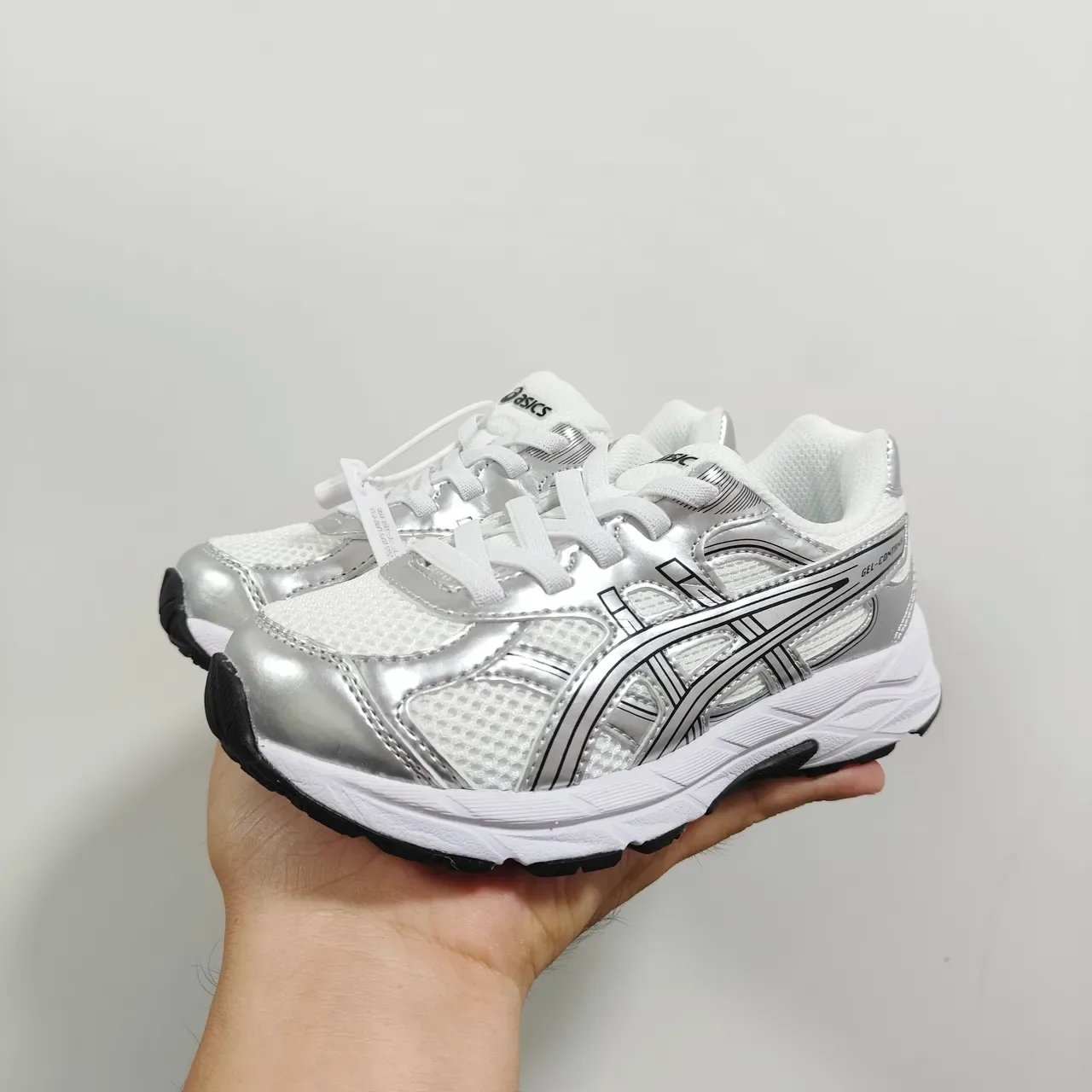 ASICS 黑色蓝色低帮网面和合成鞋面生活方式运动鞋 23