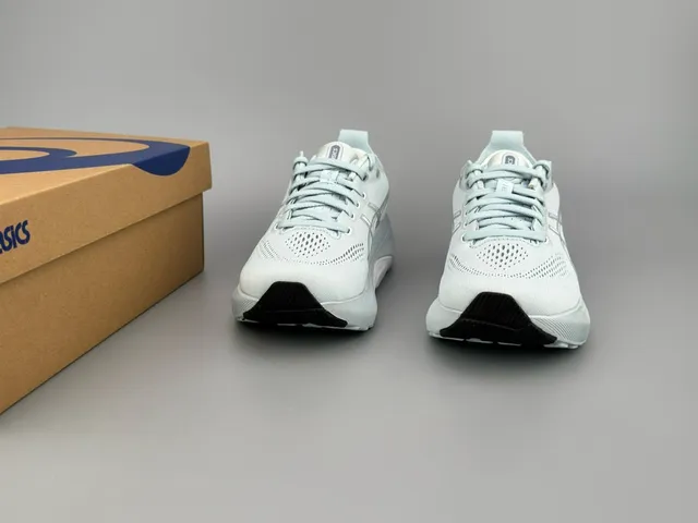 ASICS Gel-Kayano 浅蓝灰色跑鞋 2
