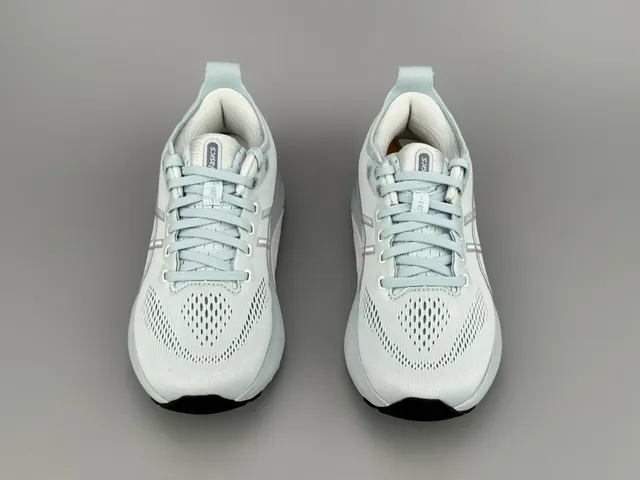 ASICS Gel-Kayano 浅蓝灰色跑鞋 4