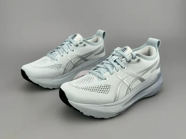 ASICS Gel-Kayano 浅蓝灰色跑鞋 6