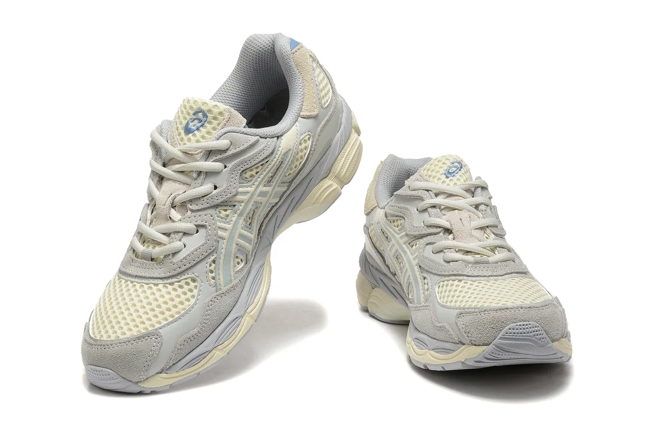 ASICS Gel-Kayano أحذية رياضية رمادية فاتحة وكريمية 2