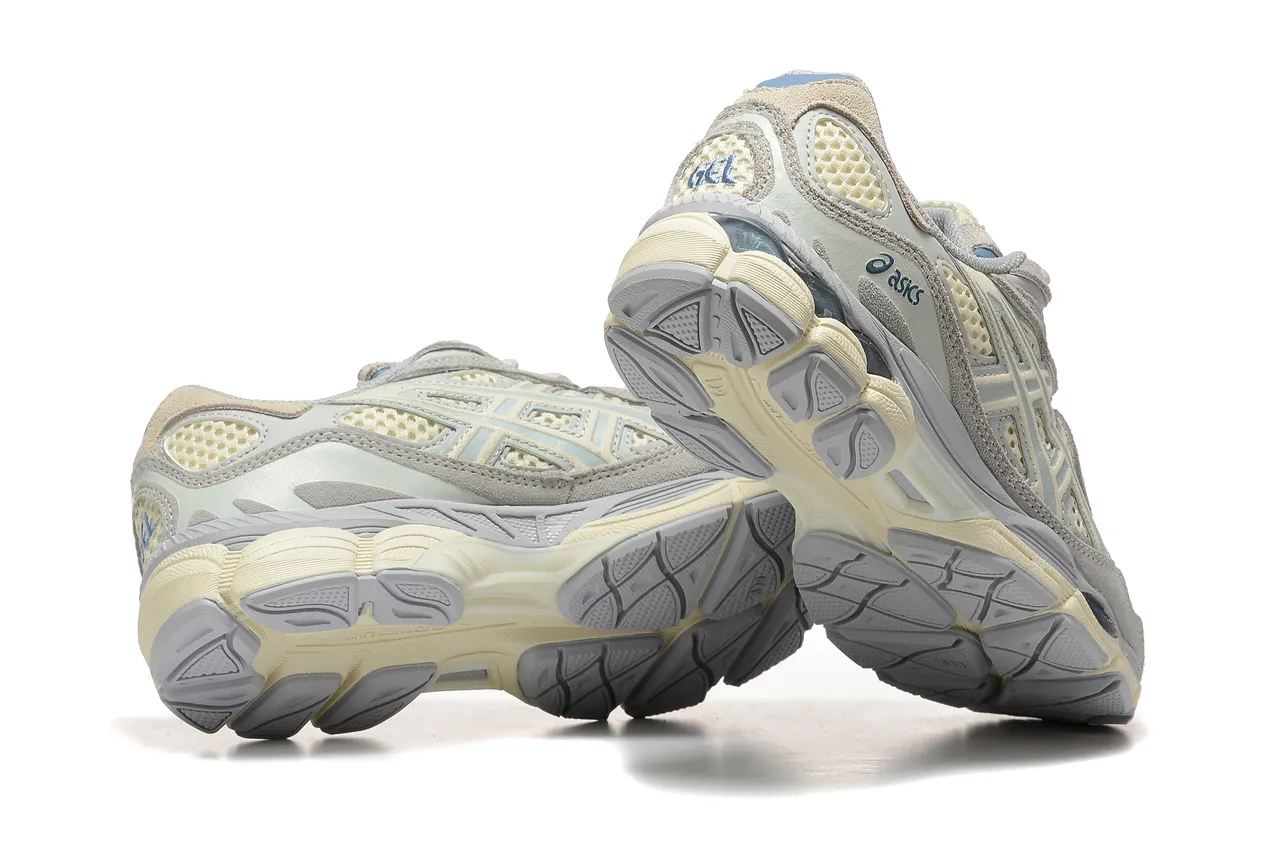 ASICS Gel-Kayano أحذية رياضية رمادية فاتحة وكريمية 4