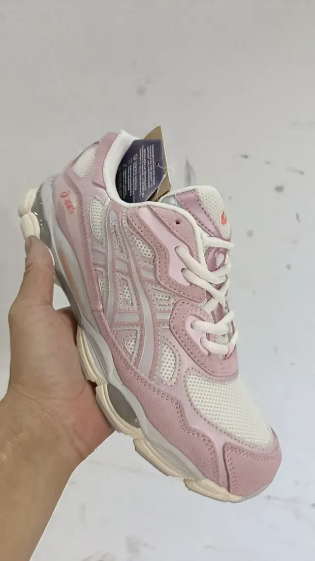 ASICS Tênis de corrida rosa branco upper de malha leve unidades de amortecimento GEL visíveis 2