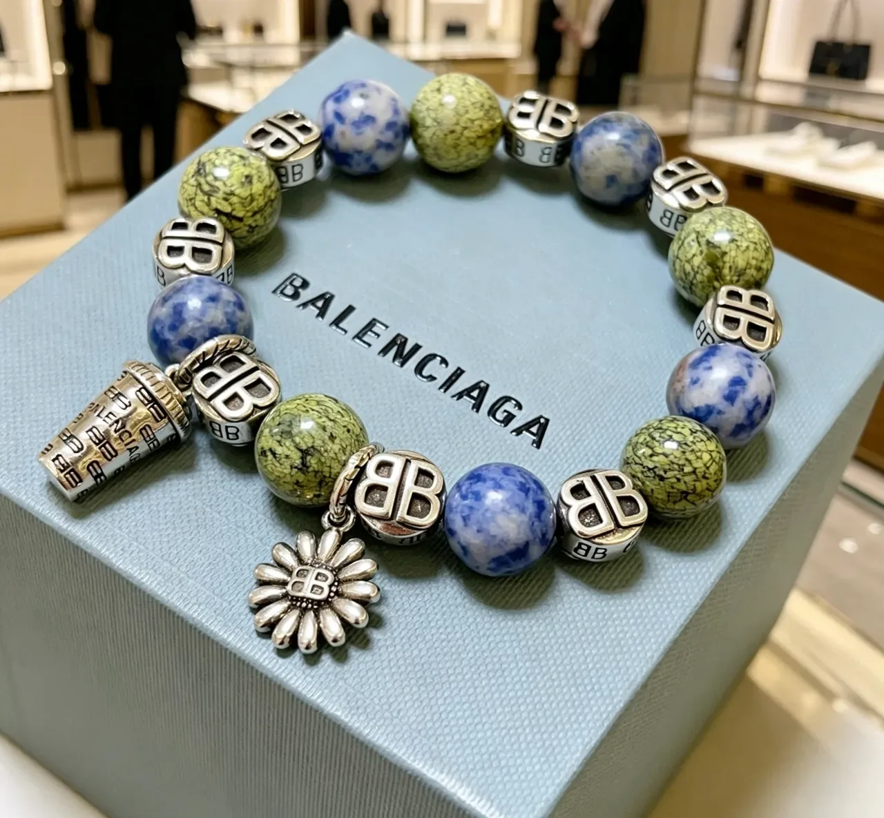 Balenciaga BB Monogram Pulseira com Contas e Charme 2