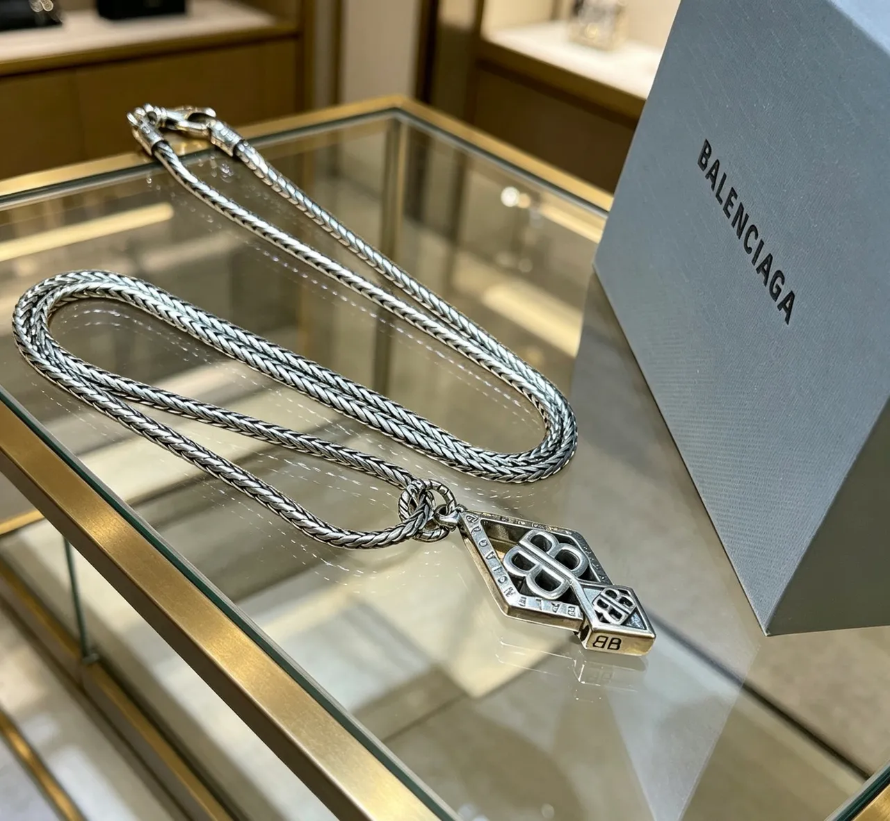 Balenciaga BB Monogram قلادة ماس معلقة 2