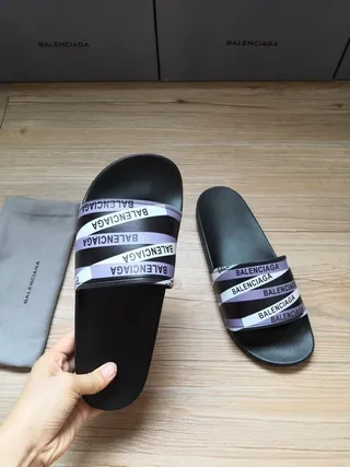 Balenciaga কালো বেগুনি মাল্টি-ব্যান্ড স্ট্র্যাপ রিপিটিং লোগো প্রিন্ট স্লিপার 3