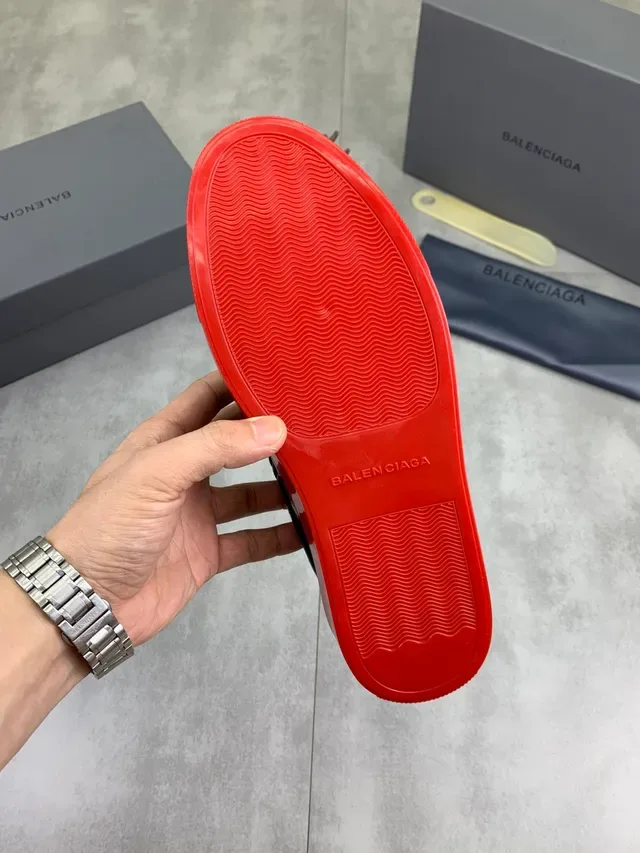 Balenciaga sneakers lifestyle noires et rouges cuir crinkle semelle gomme 2