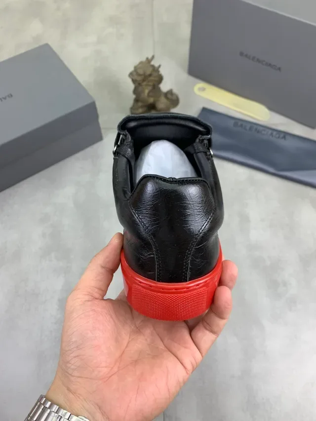 Balenciaga sneakers lifestyle noires et rouges cuir crinkle semelle gomme 3