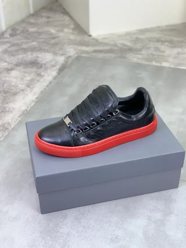 Balenciaga sneakers lifestyle noires et rouges cuir crinkle semelle gomme 4