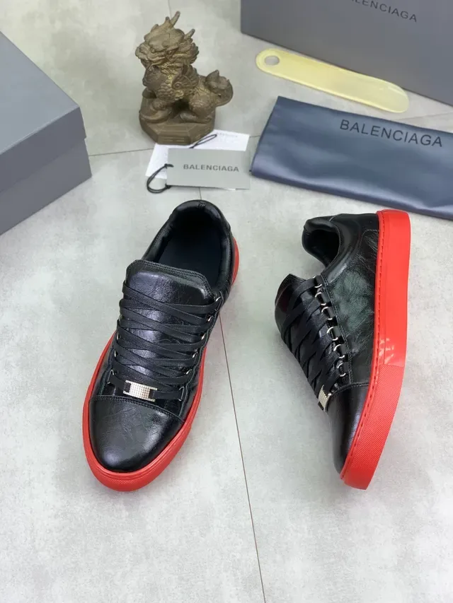 Balenciaga sneakers lifestyle noires et rouges cuir crinkle semelle gomme 5