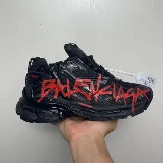 Balenciaga काले लाल सोल डिकंस्ट्रक्टेड मेश अपर चंकी स्नीकर