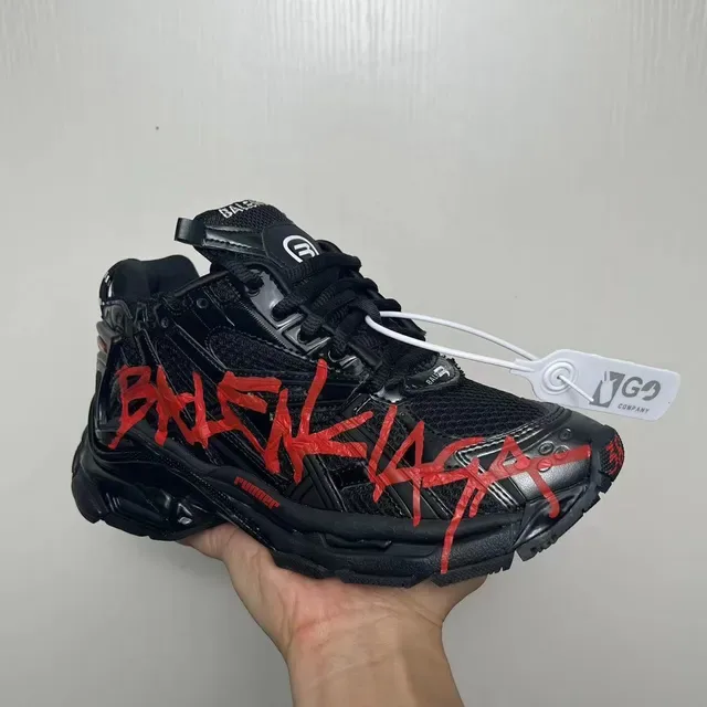 Balenciaga काले लाल सोल डिकंस्ट्रक्टेड मेश अपर चंकी स्नीकर 2
