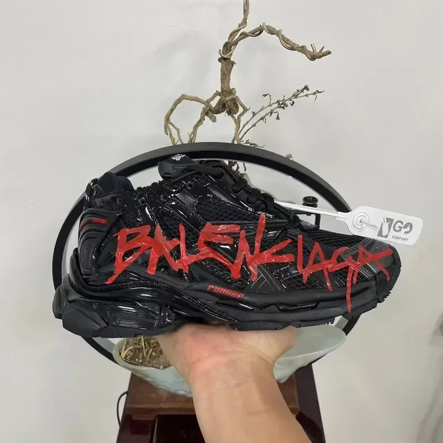 Balenciaga काले लाल सोल डिकंस्ट्रक्टेड मेश अपर चंकी स्नीकर 7