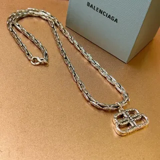 Balenciaga बकल मोटिफ चांदी का रंग चेन नेकलेस