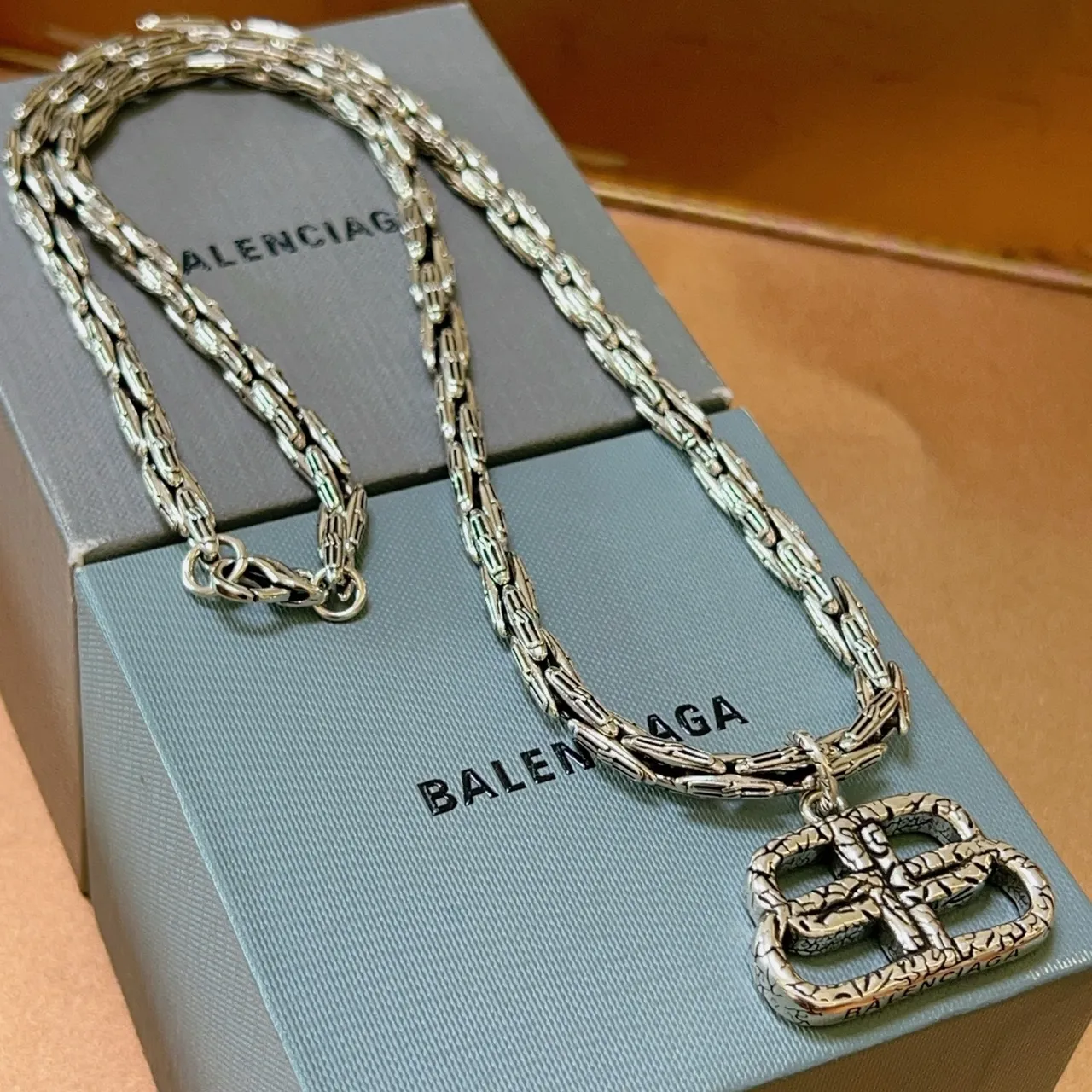 Balenciaga motif boucle chaîne collier ton argent 7