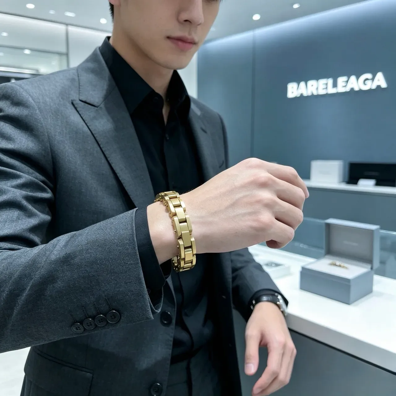 Balenciaga Chunky Riveted Gold-Tone Chain Bracelet 3