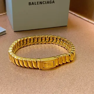 Balenciaga Pulseira de eslabões articulados tom dourado