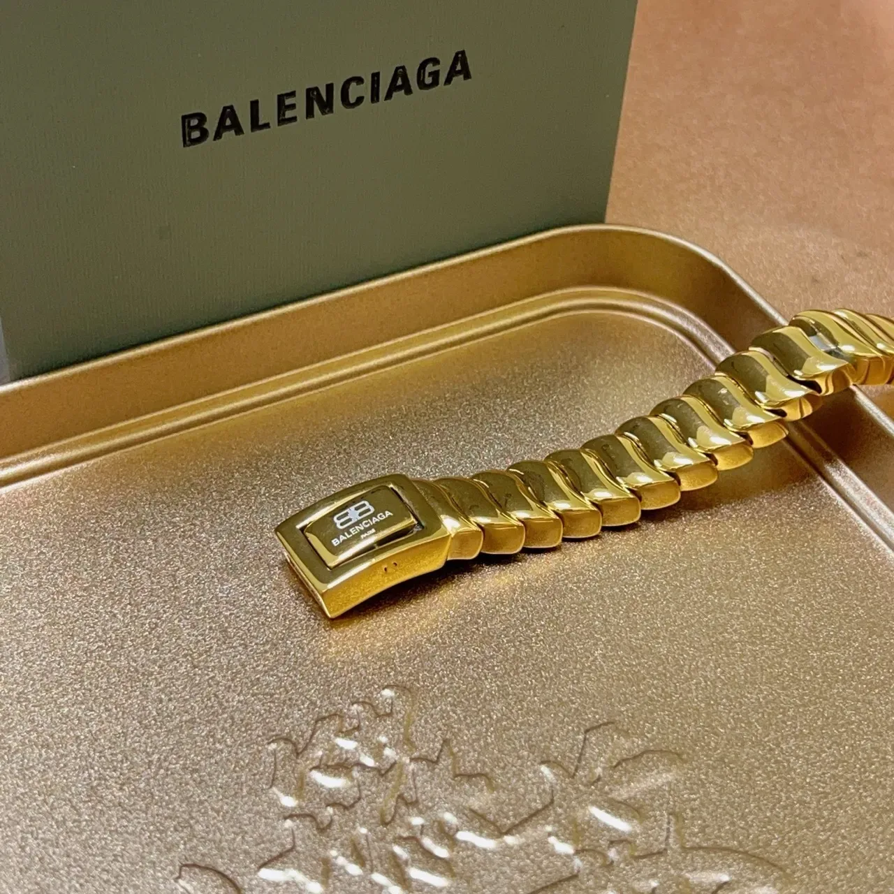 Balenciaga Pulseira de eslabões articulados tom dourado 5