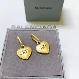 Balenciaga हार्ट लोगो गोल्ड टोन कर्णफूल