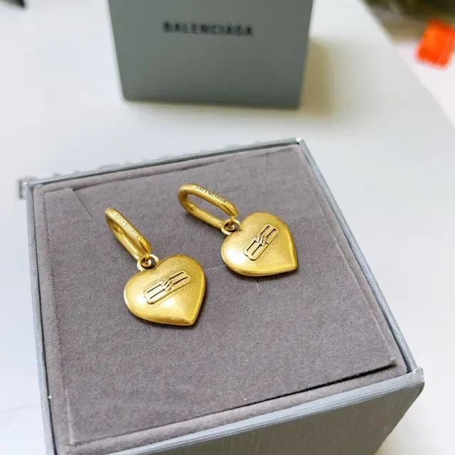 Balenciaga أقراط لوجو قلب ذهبي 2