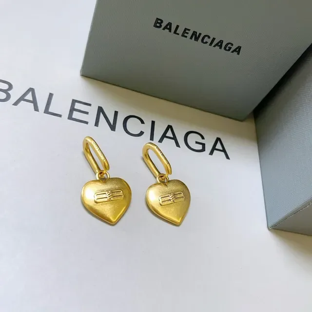 Balenciaga أقراط لوجو قلب ذهبي 3