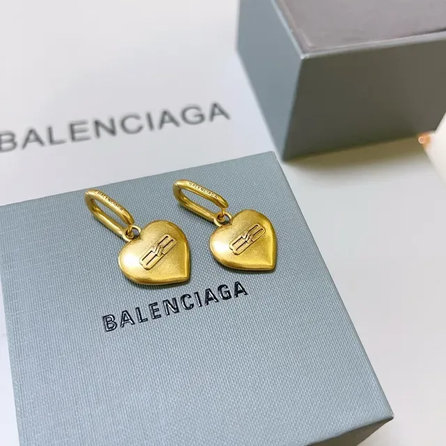 Balenciaga أقراط لوجو قلب ذهبي 4