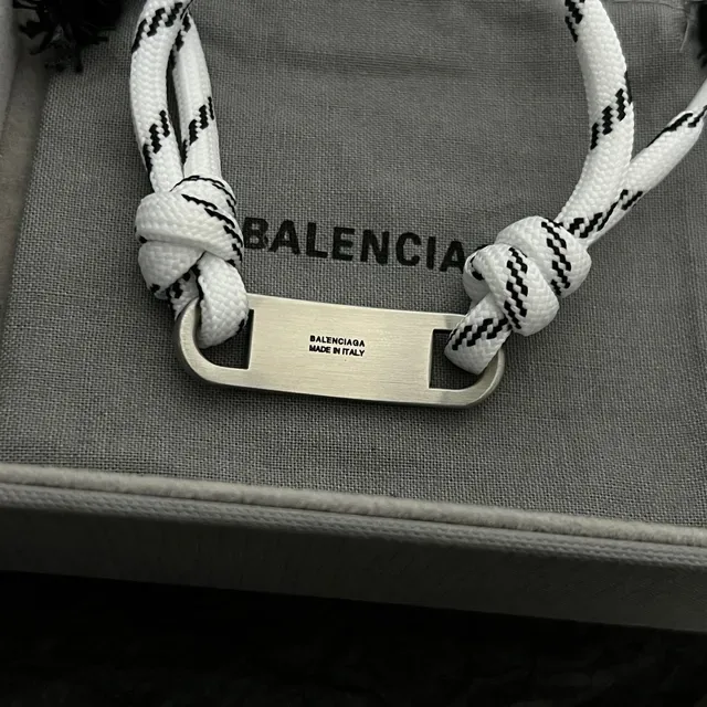 Balenciaga Pulseira de Corda e Placa Gravada 2