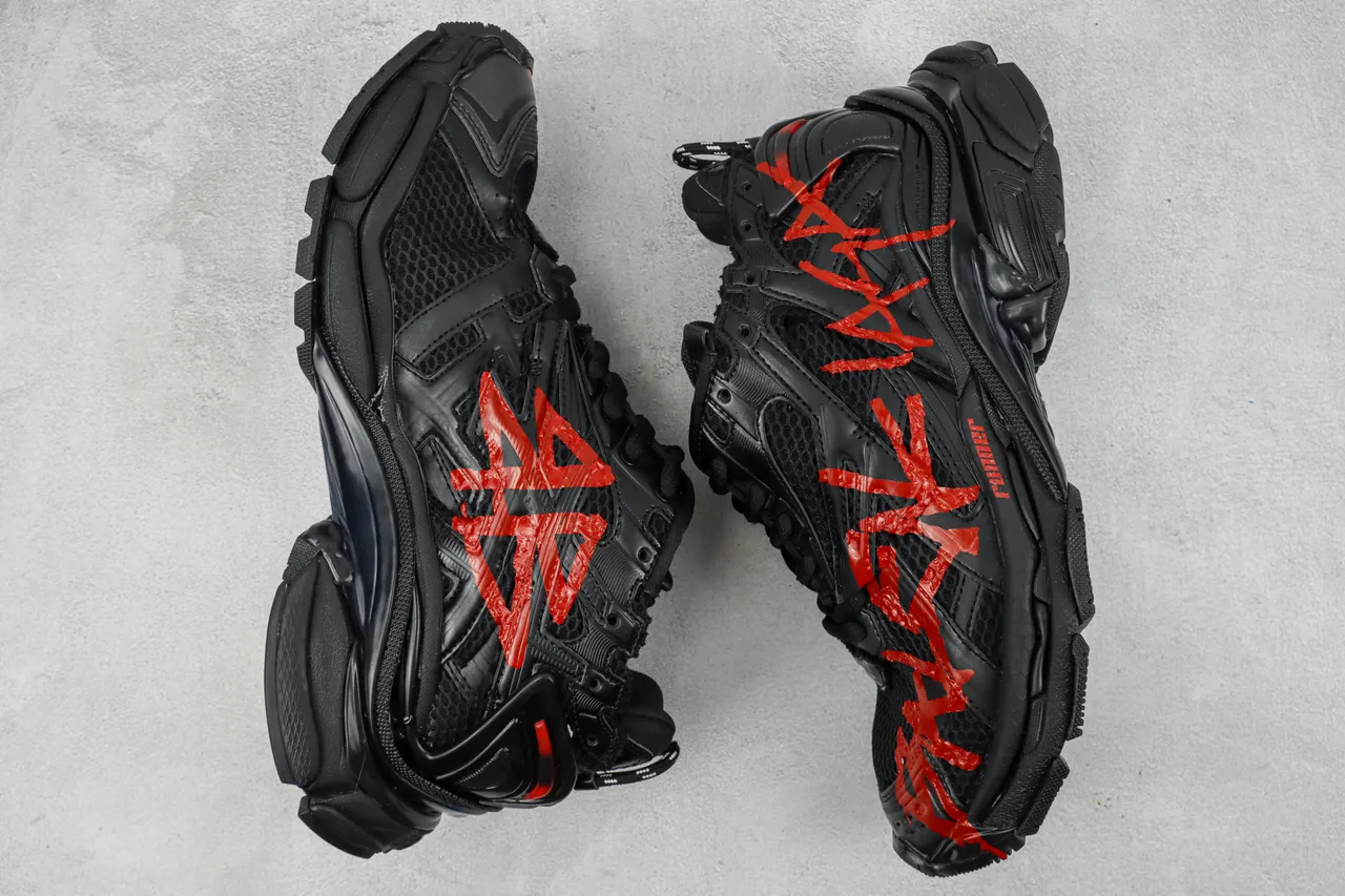 Balenciaga Runner Graffiti noir rouge Chunky Sneakers 2