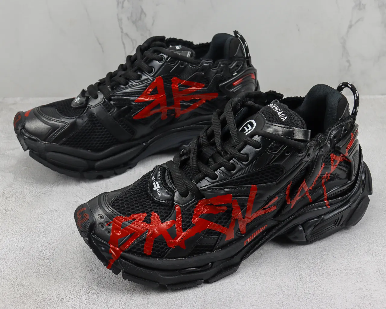 Balenciaga Runner Graffiti noir rouge Chunky Sneakers 4