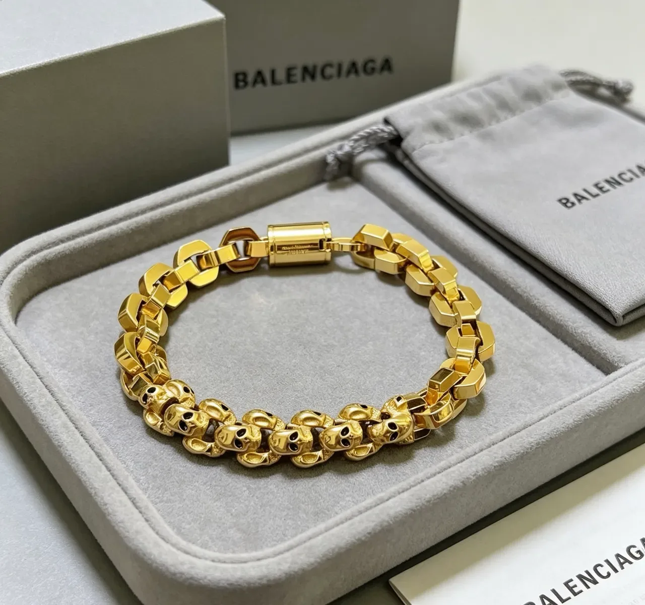 Balenciaga খুলি চেইন সোনালী হেক্সাগোনাল লিঙ্ক ব্রেসলেট 9