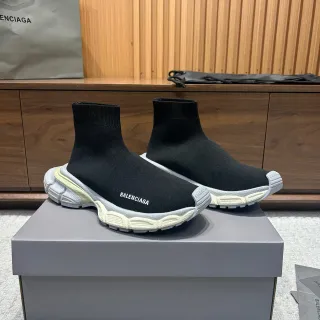 Balenciaga Speed Trainer काली और क्रीमी चंकी स्नीकर