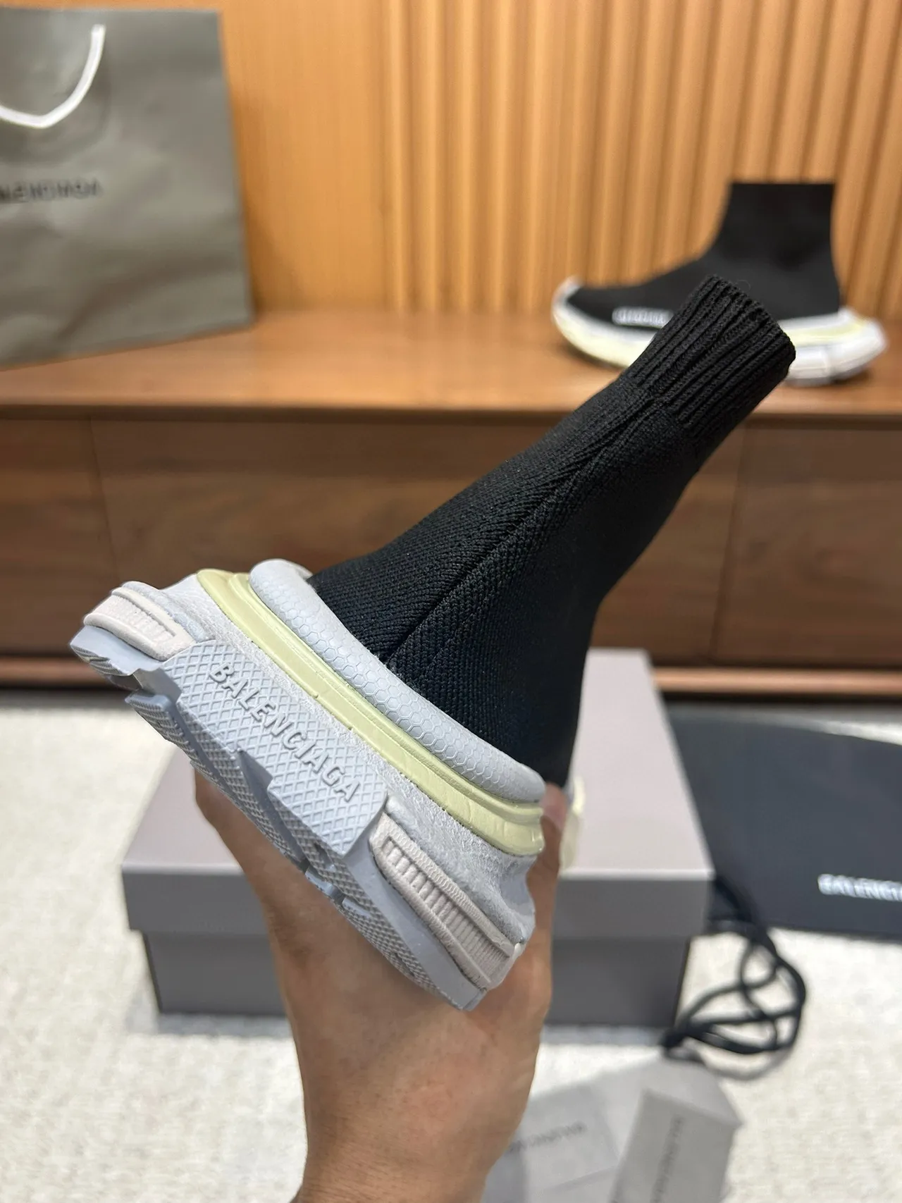 Balenciaga Speed Trainer 黑色和米色厚底运动鞋 3