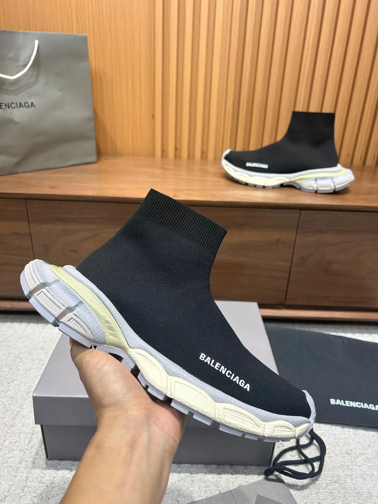 Balenciaga Speed Trainer 黑色和米色厚底运动鞋 4