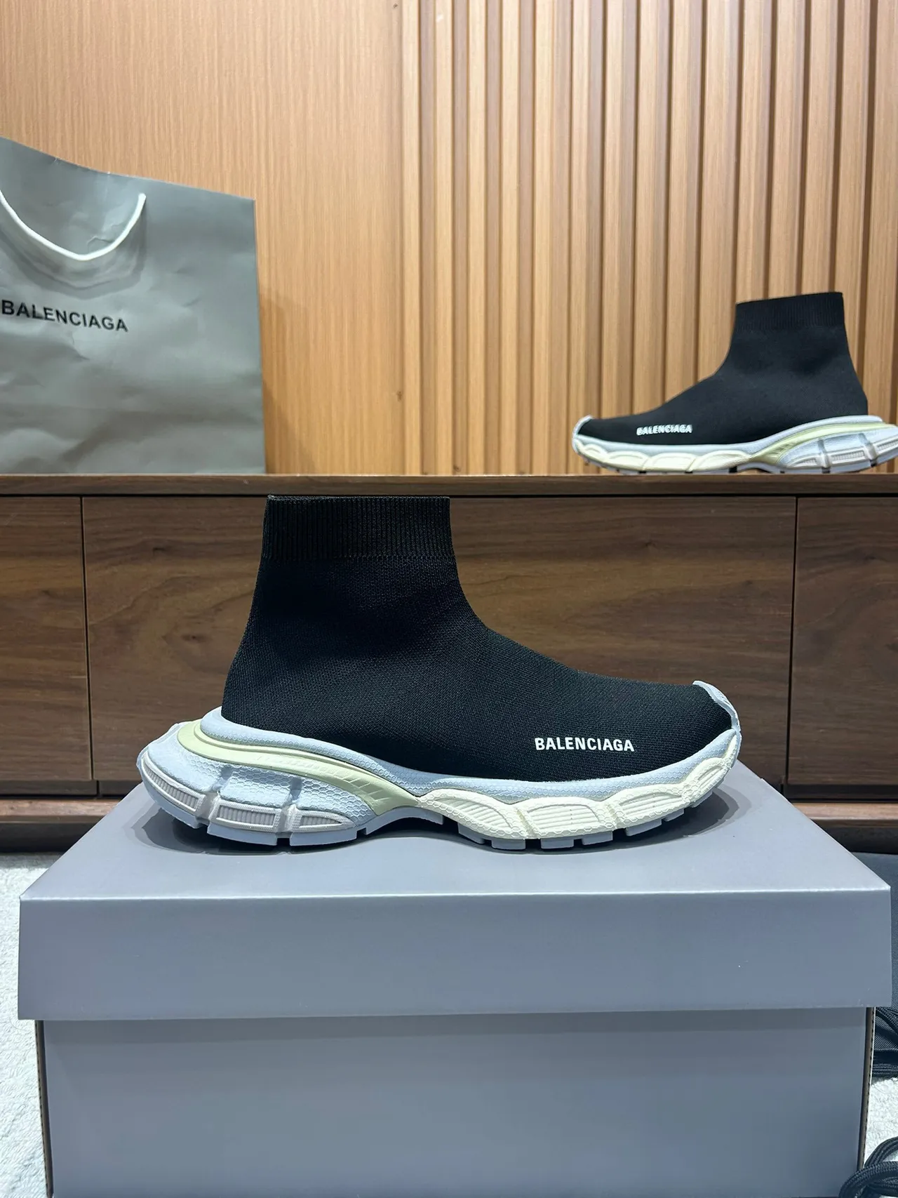 Balenciaga Speed Trainer 黑色和米色厚底运动鞋 5