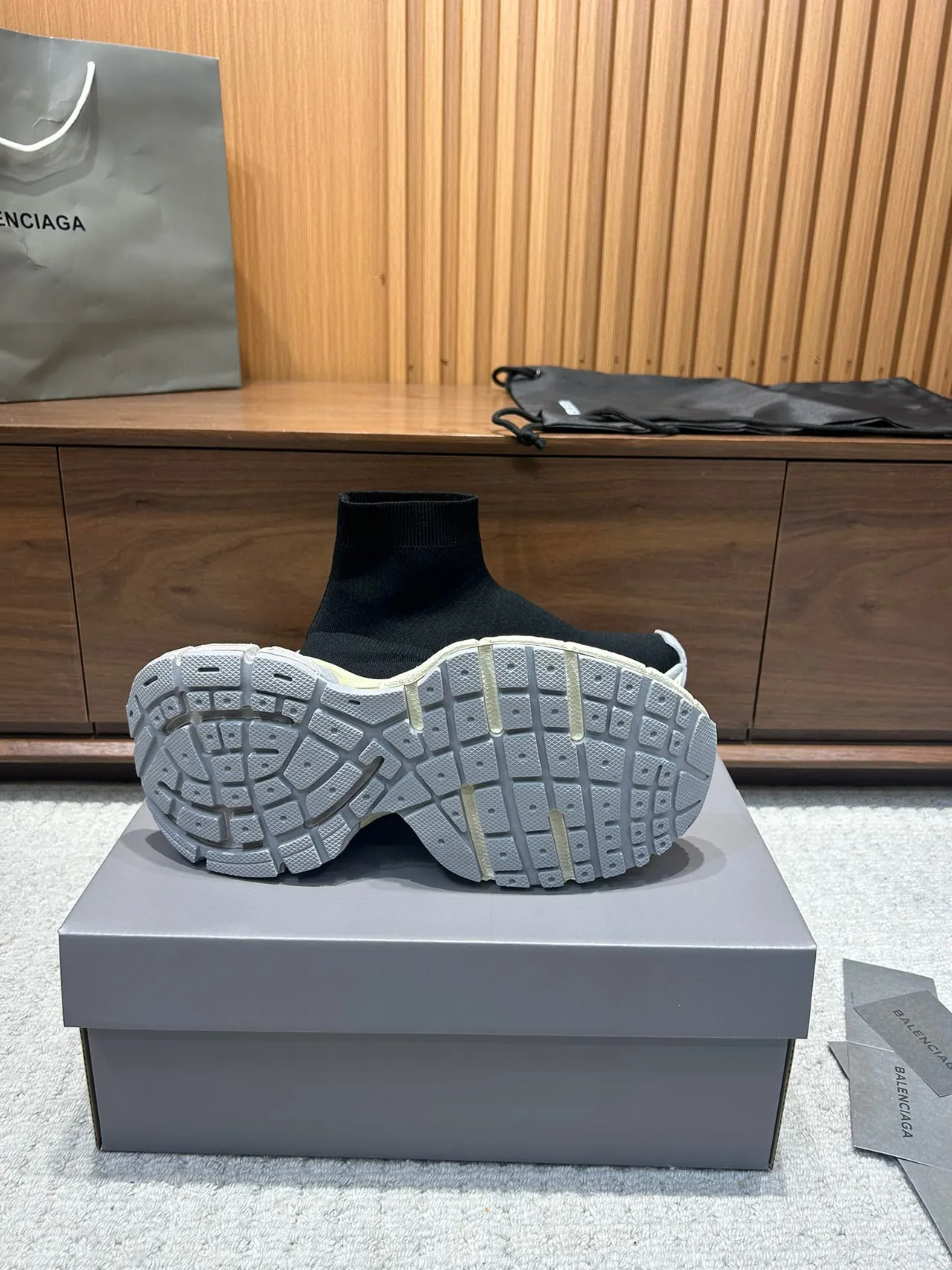 Balenciaga Speed Trainer 黑色和米色厚底运动鞋 6