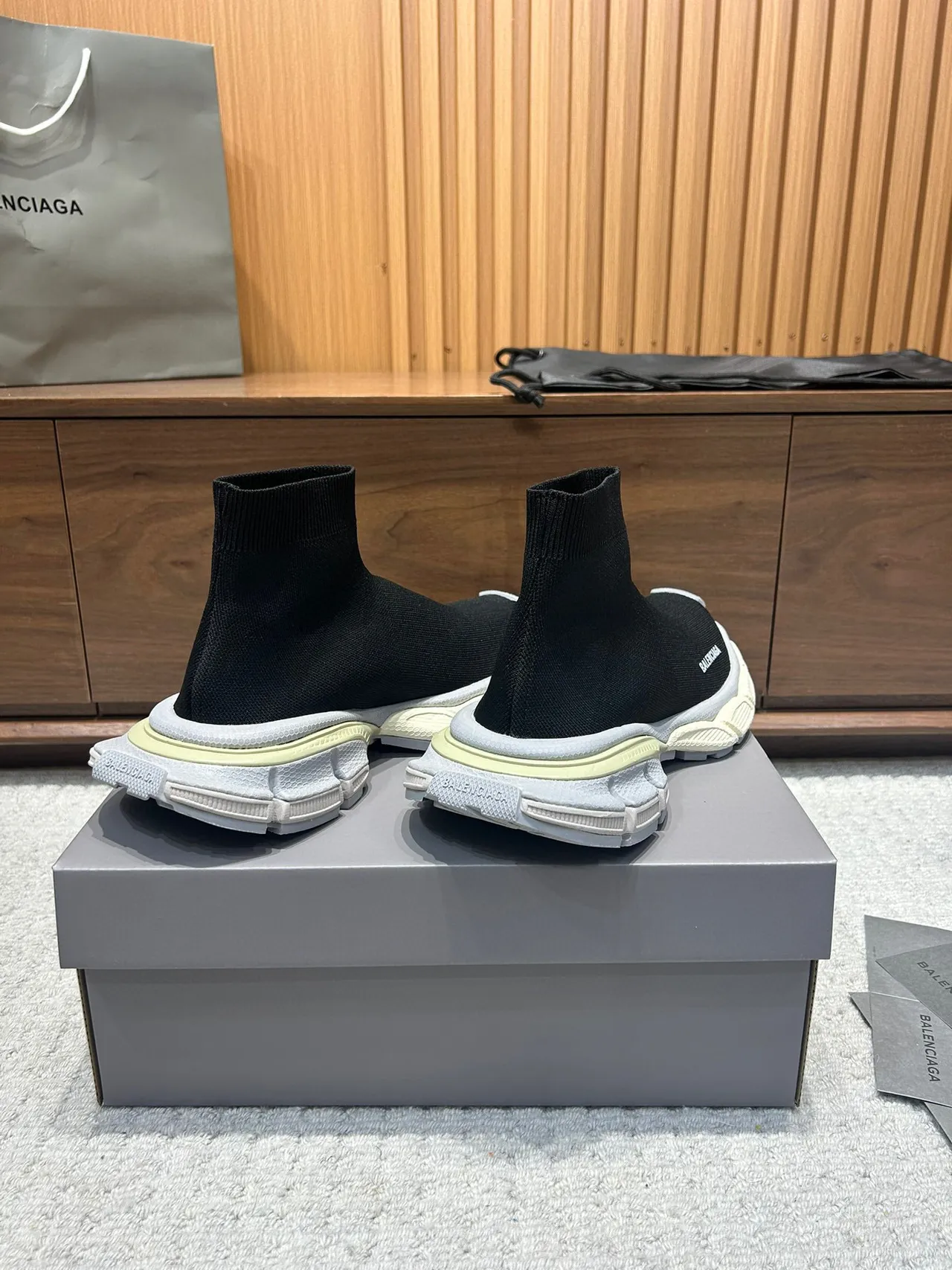 Balenciaga Speed Trainer 黑色和米色厚底运动鞋 7