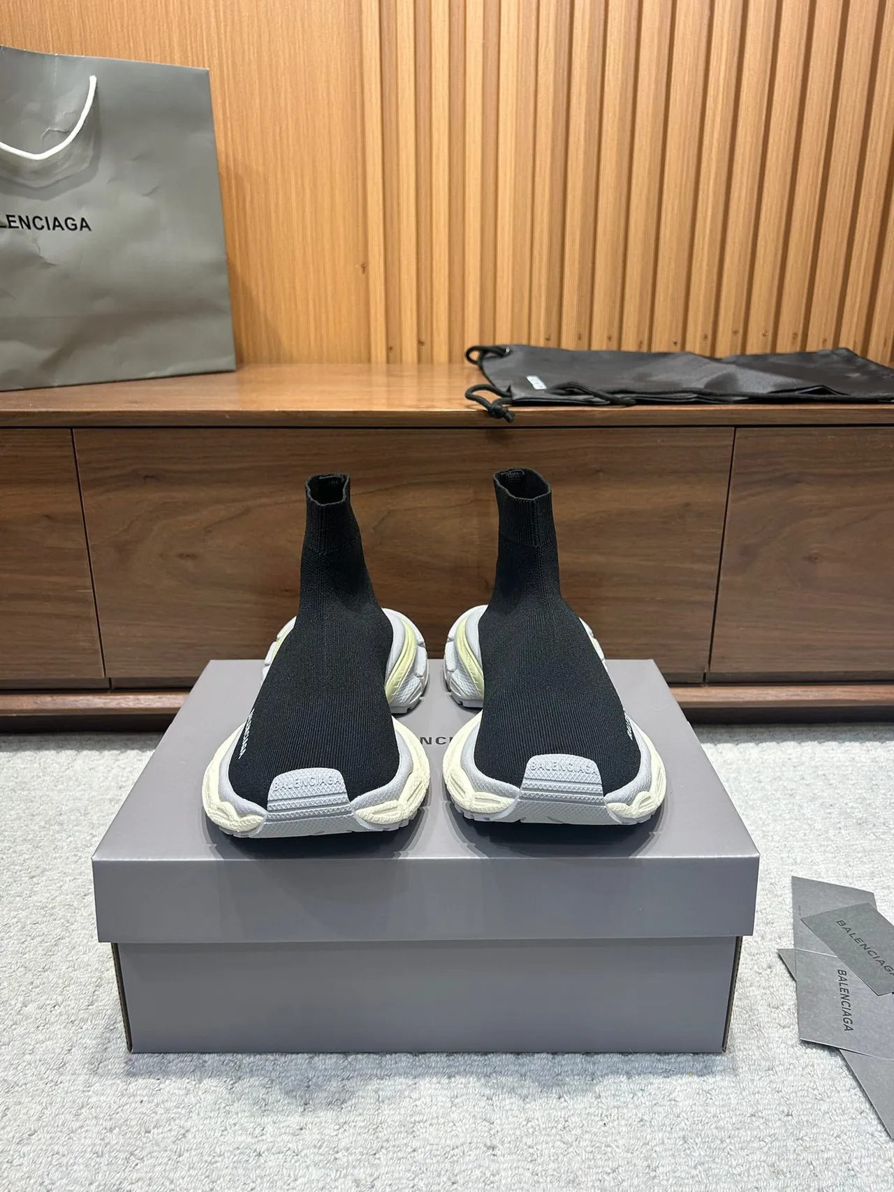 Balenciaga Speed Trainer 黑色和米色厚底运动鞋 9