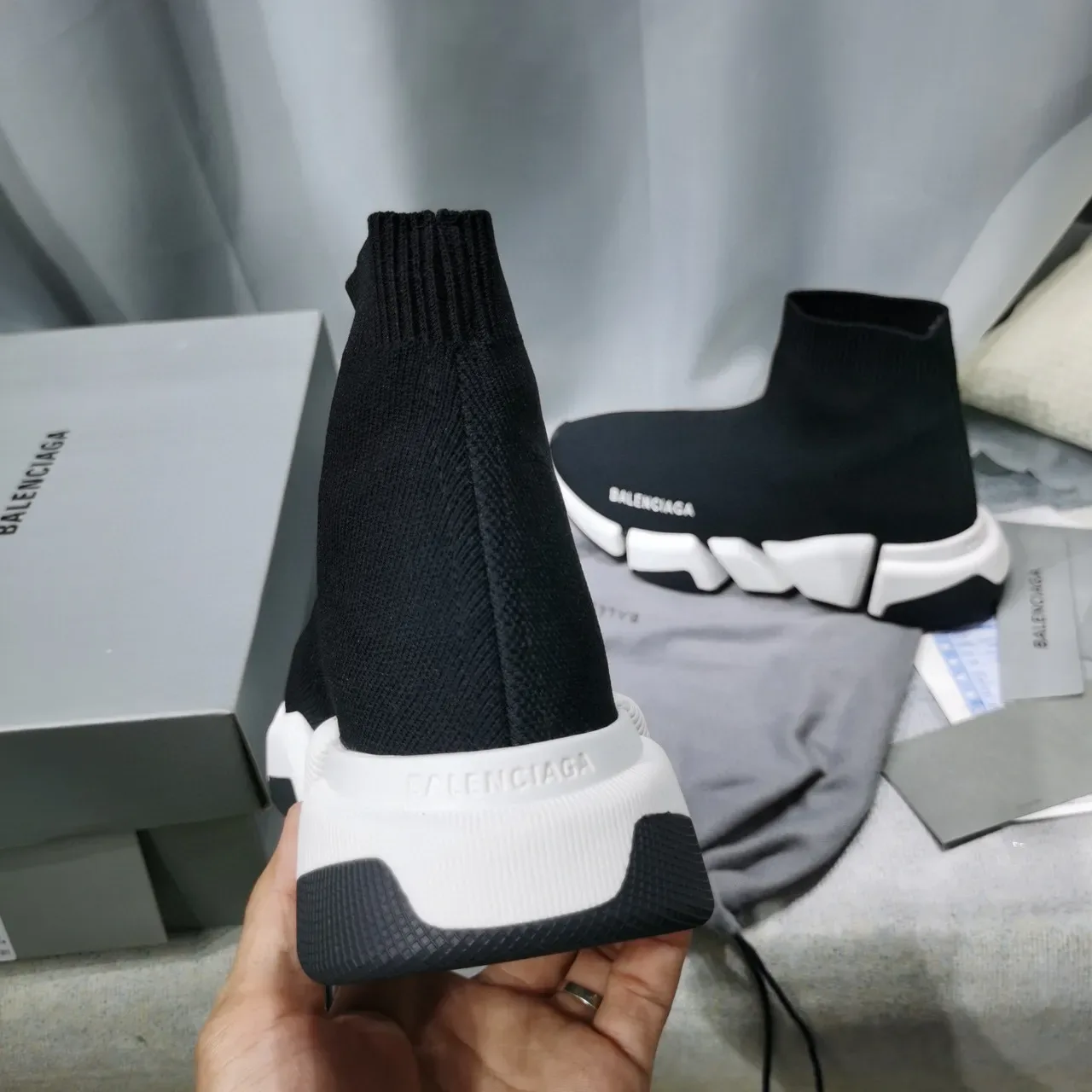 بالنسياغا Speed Trainer حذاء رياضي أسود وأبيض بدون أربطة نسيج لايف ستايل 4
