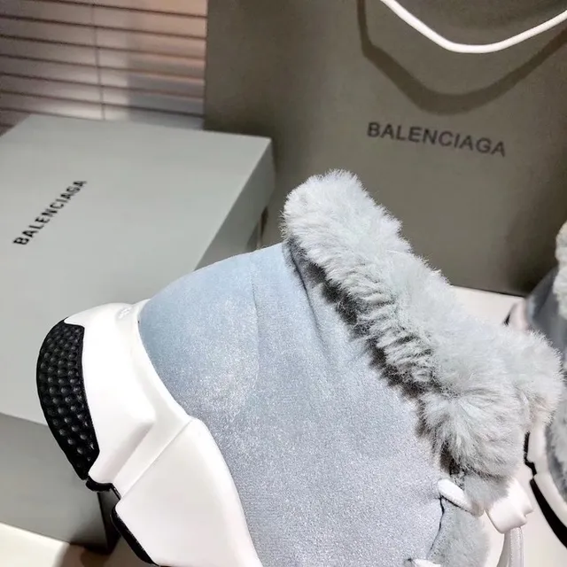 Balenciaga Speed Trainer أحذية رياضية سميكة بلون أزرق فاتح رمادي فراء اصطناعي 3