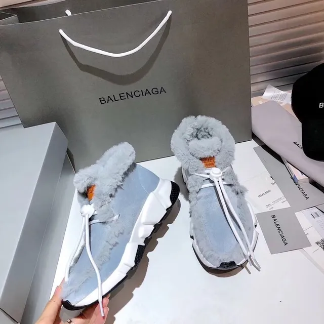 Balenciaga Speed Trainer أحذية رياضية سميكة بلون أزرق فاتح رمادي فراء اصطناعي 5