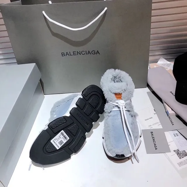Balenciaga Speed Trainer أحذية رياضية سميكة بلون أزرق فاتح رمادي فراء اصطناعي 6