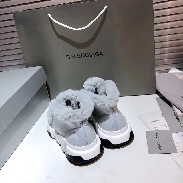 Balenciaga Speed Trainer أحذية رياضية سميكة بلون أزرق فاتح رمادي فراء اصطناعي 8